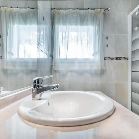 Casa de Férias Domaine Harrieta Saint-Jean-le-Vieux (Ain)